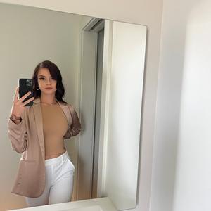 Klaudia - PlatinumLuxuryChicago