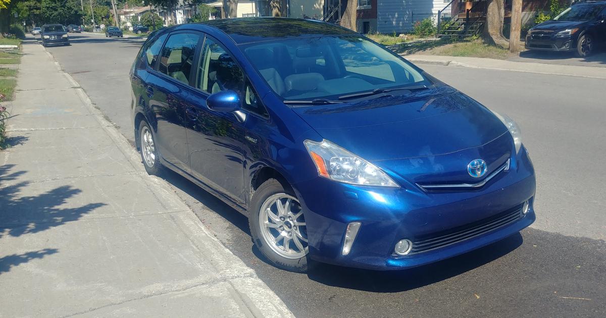 Toyota Prius v 2012 rental in Montréal, QC by David G. Turo