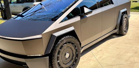 Tesla Cybertruck 2026