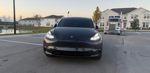 Tesla Model Y 2024