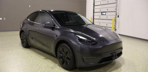 Tesla Model Y 2025