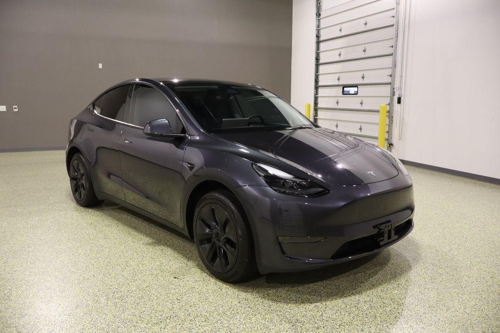 Tesla Model Y 2025 in Baytown, TX