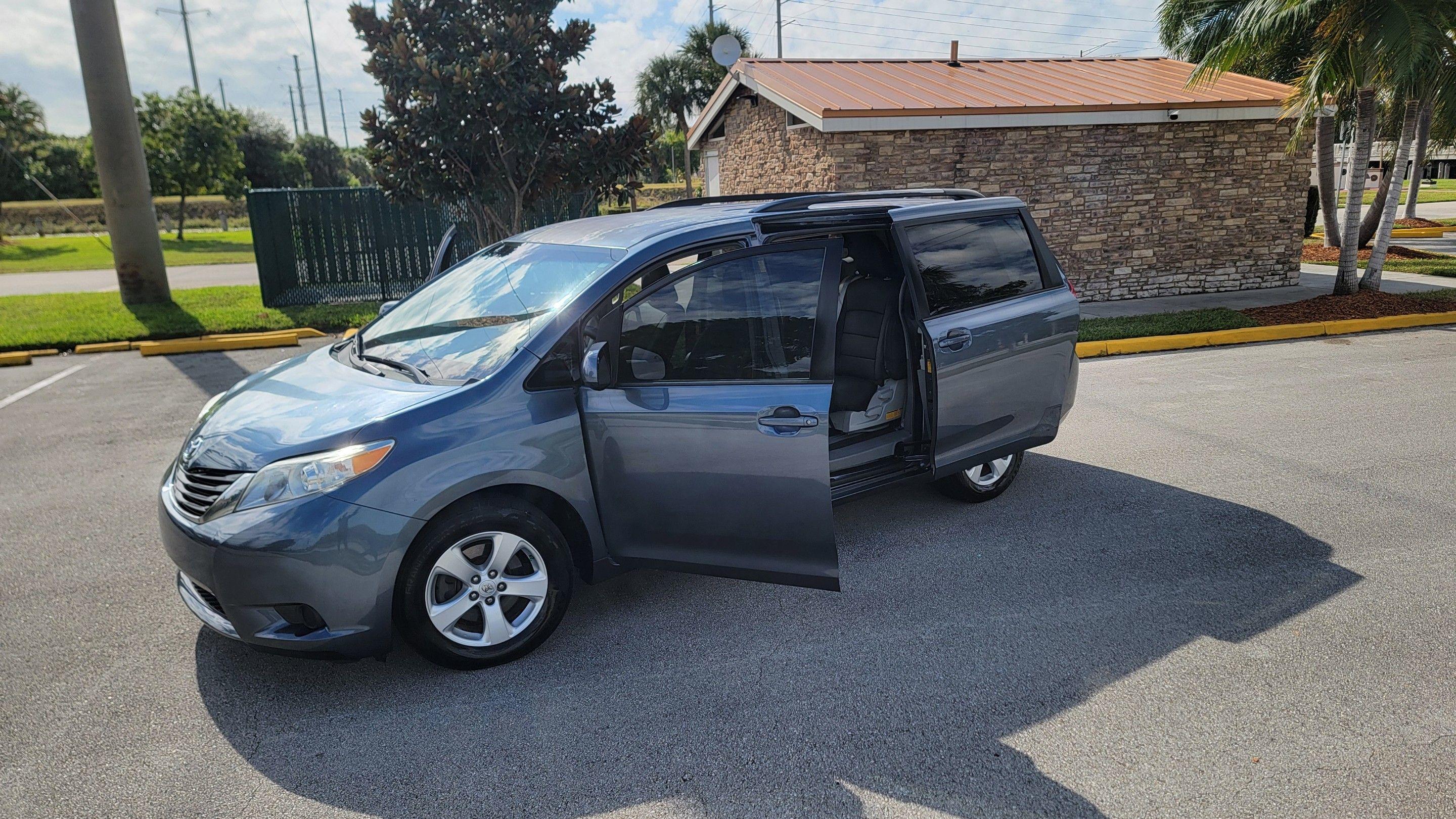 Toyota Sienna 2014 in North Lauderdale, FL