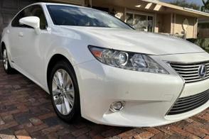 Lexus ES car