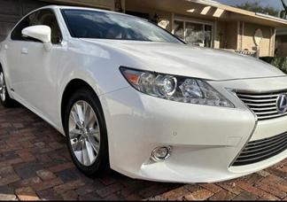 Lexus ES car