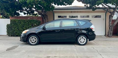 Toyota Prius v 2012