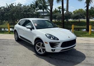 Porsche Macan car