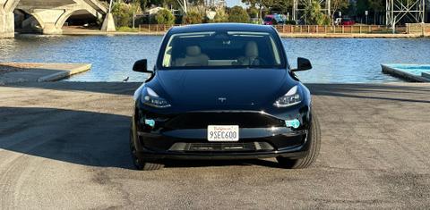 Tesla Model Y 2025