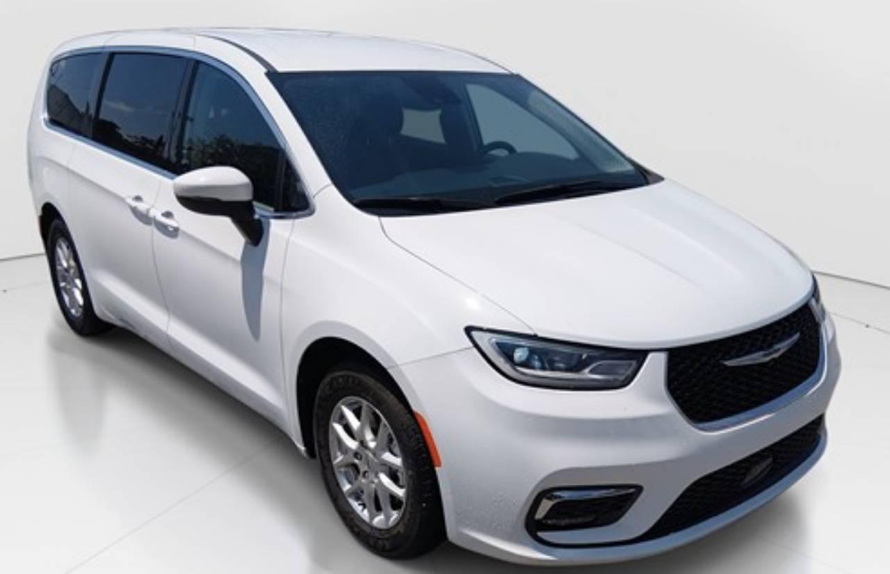 Chrysler Pacifica 2023 in North Charleston, SC