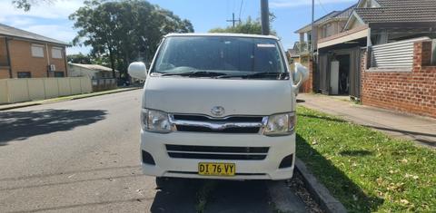 Toyota HIACE 2013