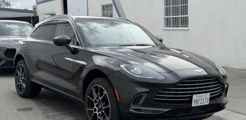 Aston Martin DBX 2021