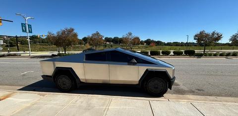 Tesla Cybertruck 2026