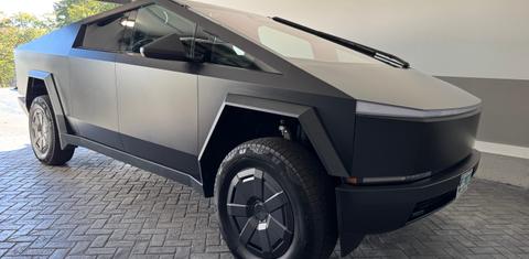 Tesla Cybertruck 2025