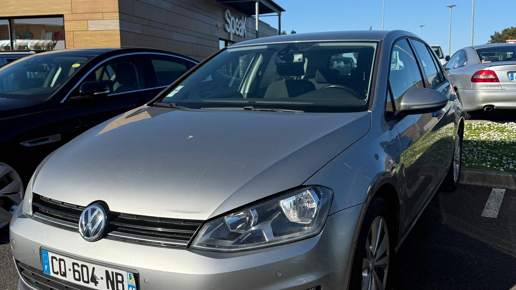 Volkswagen GOLF 2013 à Châteaubernard