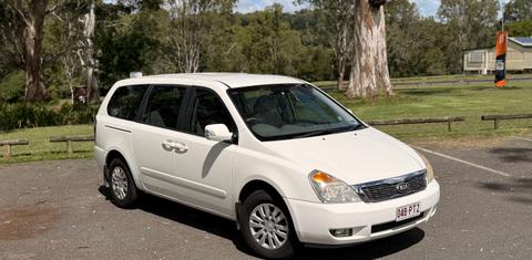 Kia GRAND CARNIVAL 2014