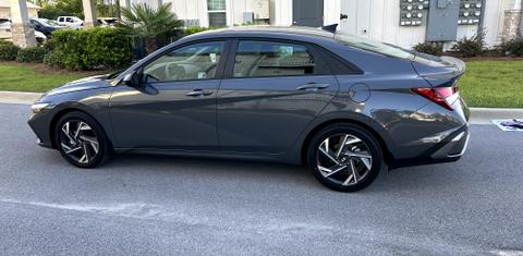Hyundai Elantra 2025