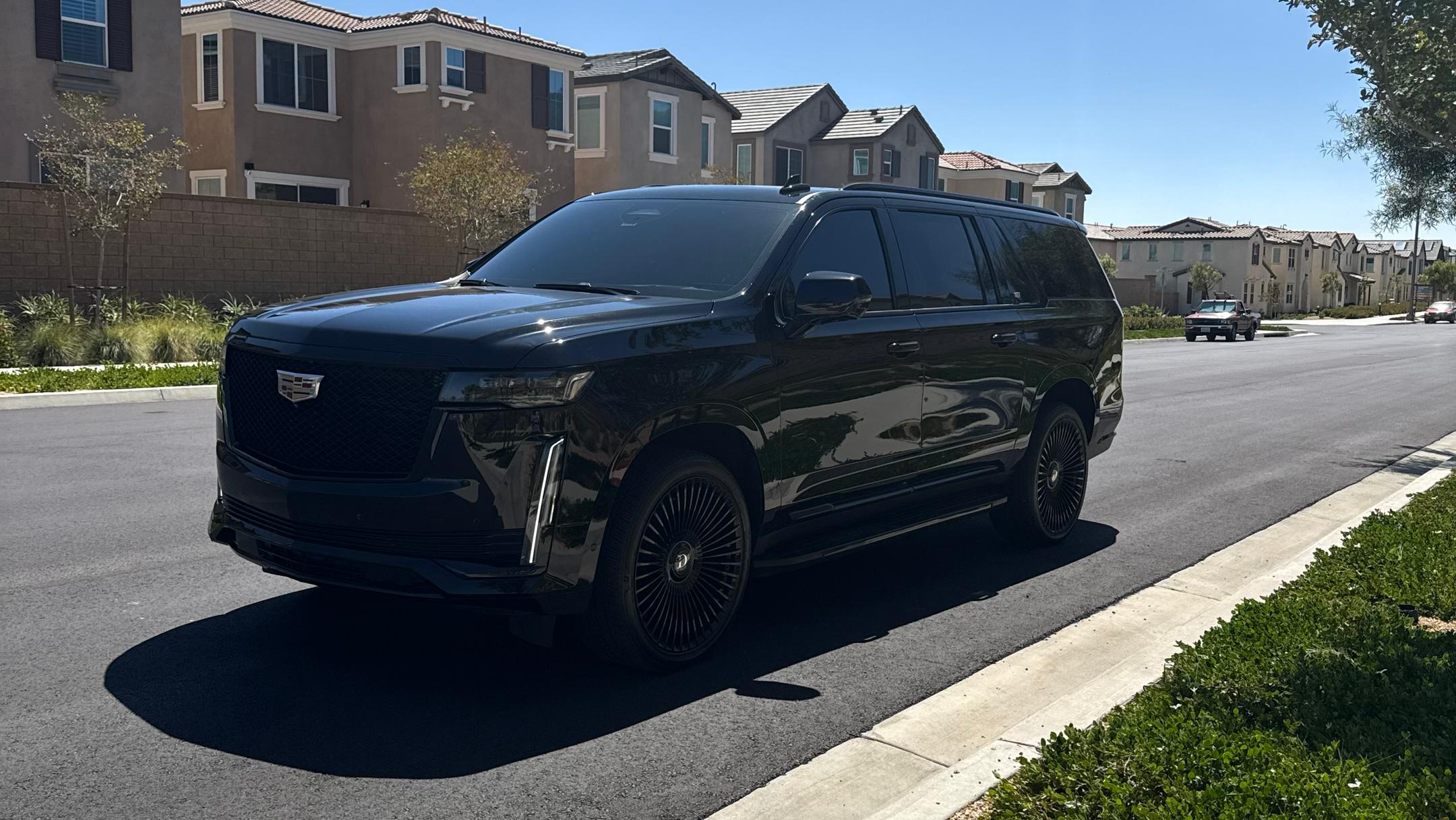 Cadillac Escalade ESV 2022 in 