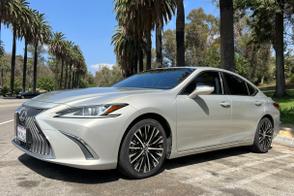 Lexus ES car