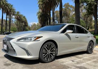 Lexus ES car