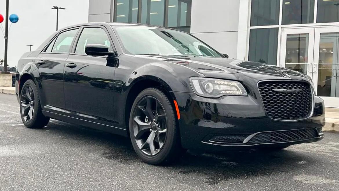 Chrysler 300 2023 in Forsyth, GA