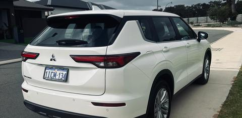 Mitsubishi OUTLANDER 2024