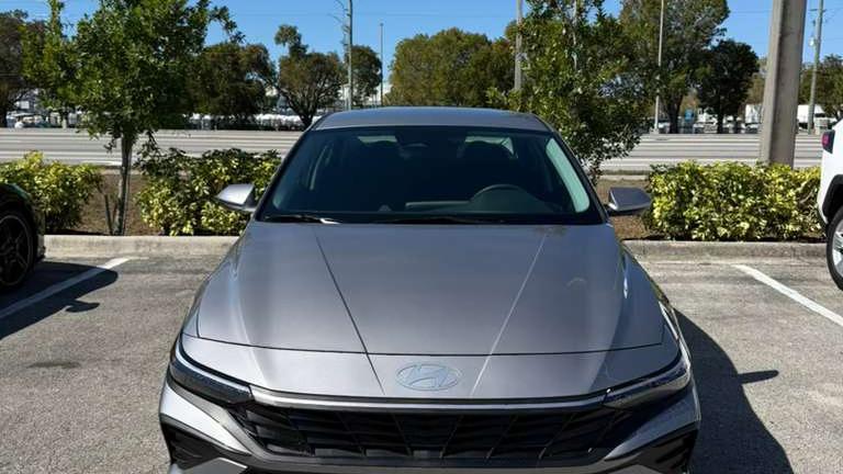 Hyundai Elantra 2026 in 
