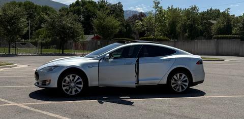 Tesla Model S 2015