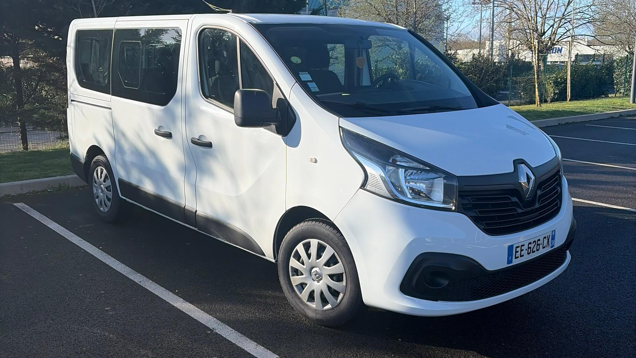 Renault TRAFIC III 2016 à Vert-Saint-Denis