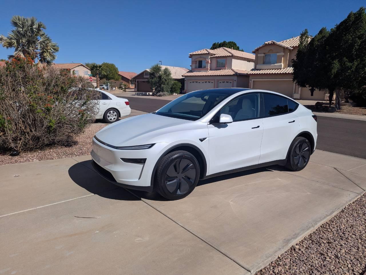 Tesla Model Y 2026 in Vista, CA