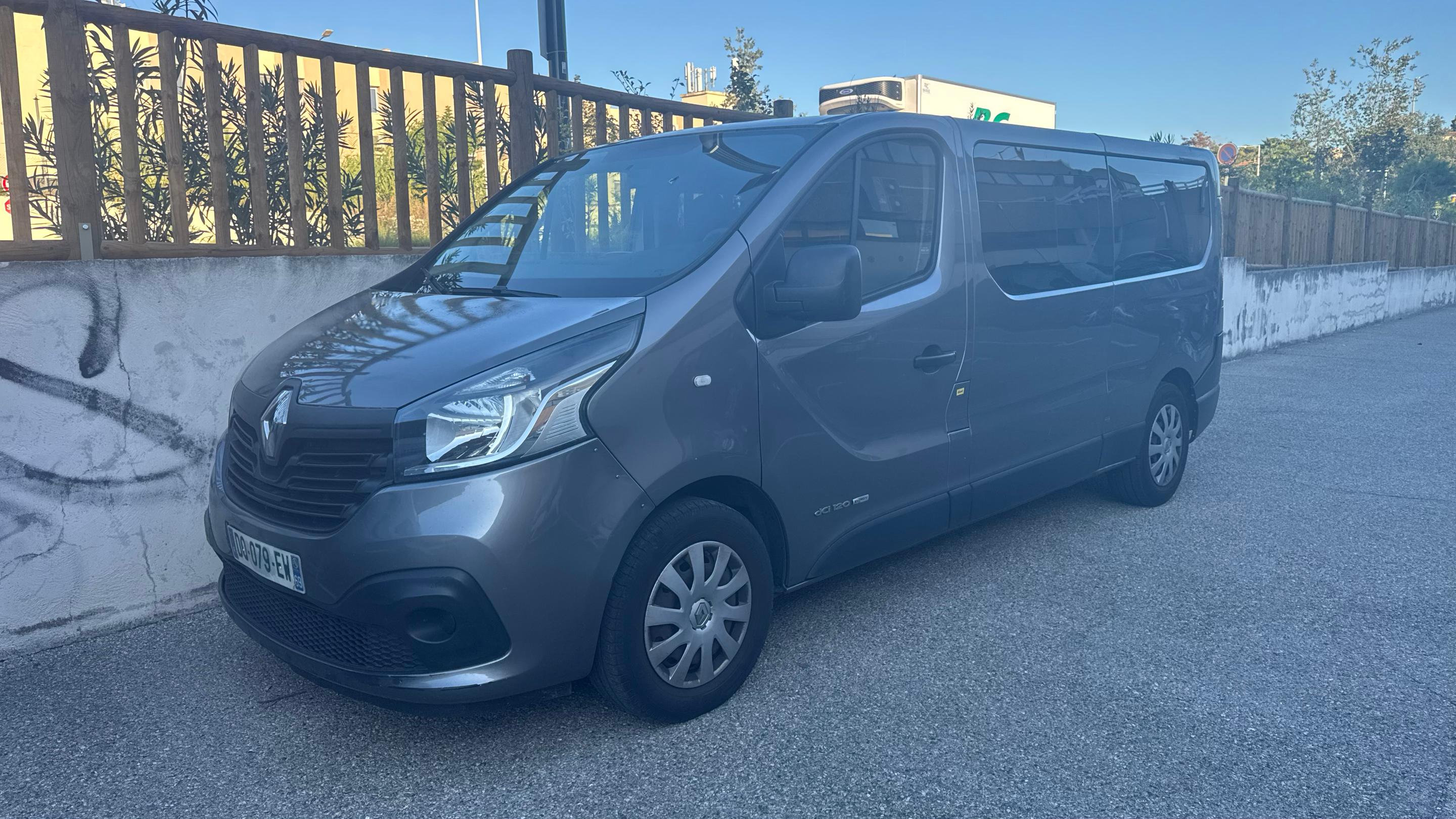 Renault TRAFIC III 2015 à Antibes