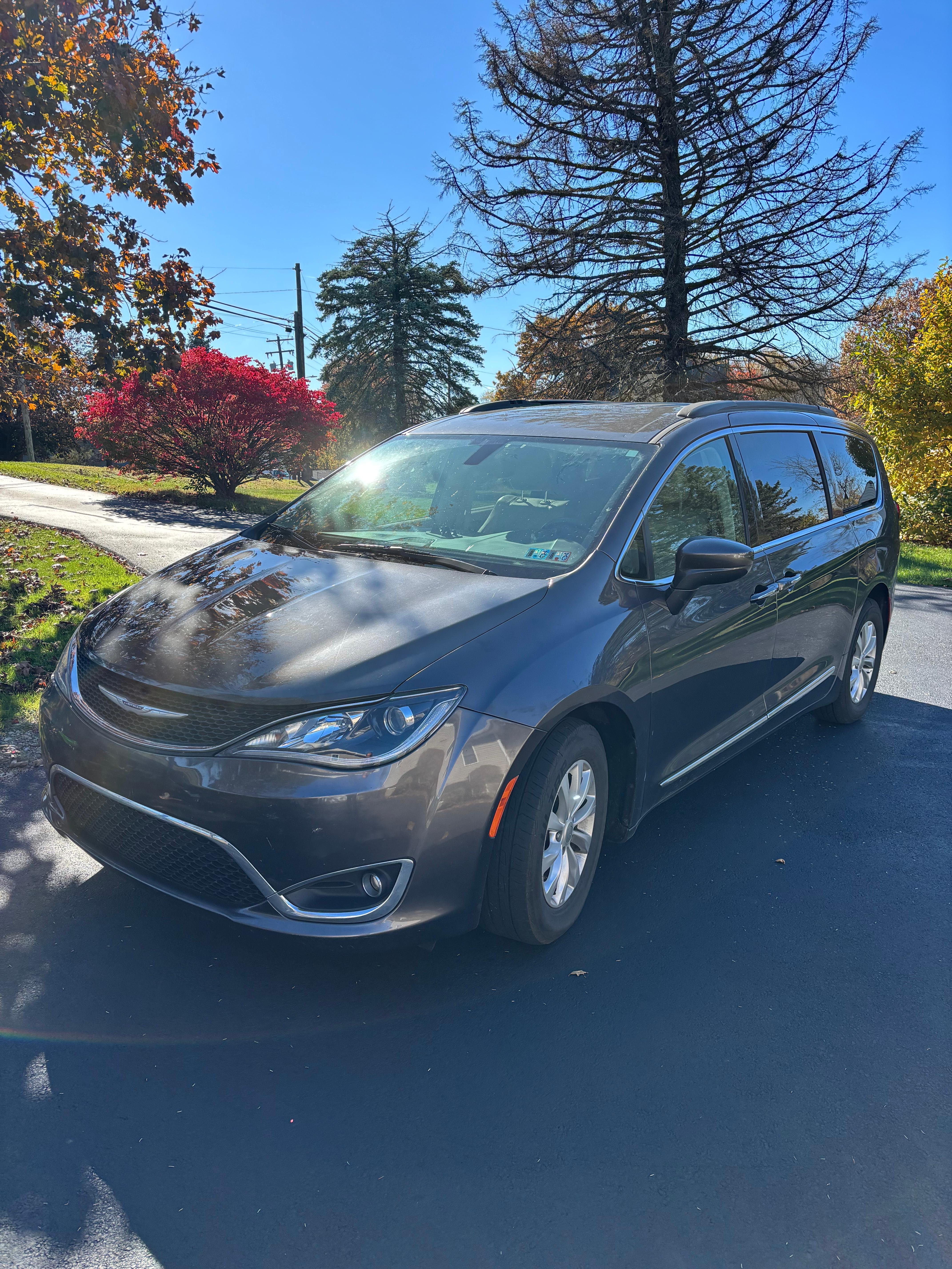 Chrysler Pacifica 2017 in Imperial, PA