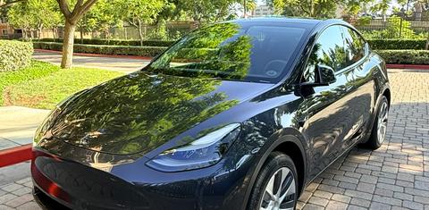 Tesla Model Y 2024