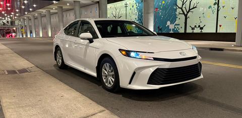 Toyota Camry Hybrid 2026