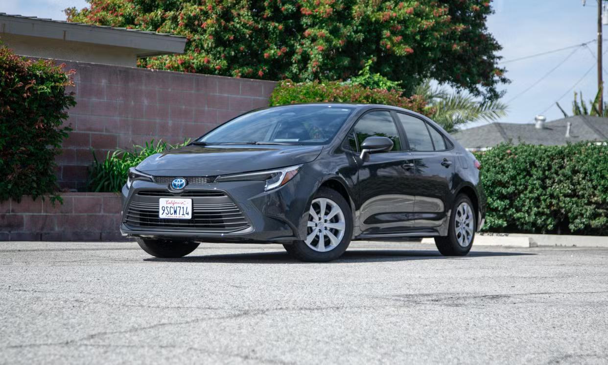 Toyota Corolla Hybrid 2025 in Irving, TX