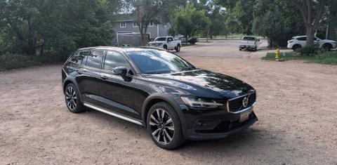 Volvo V60 Cross Country 2023