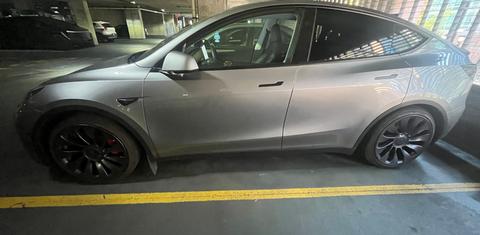 Tesla Model Y 2024