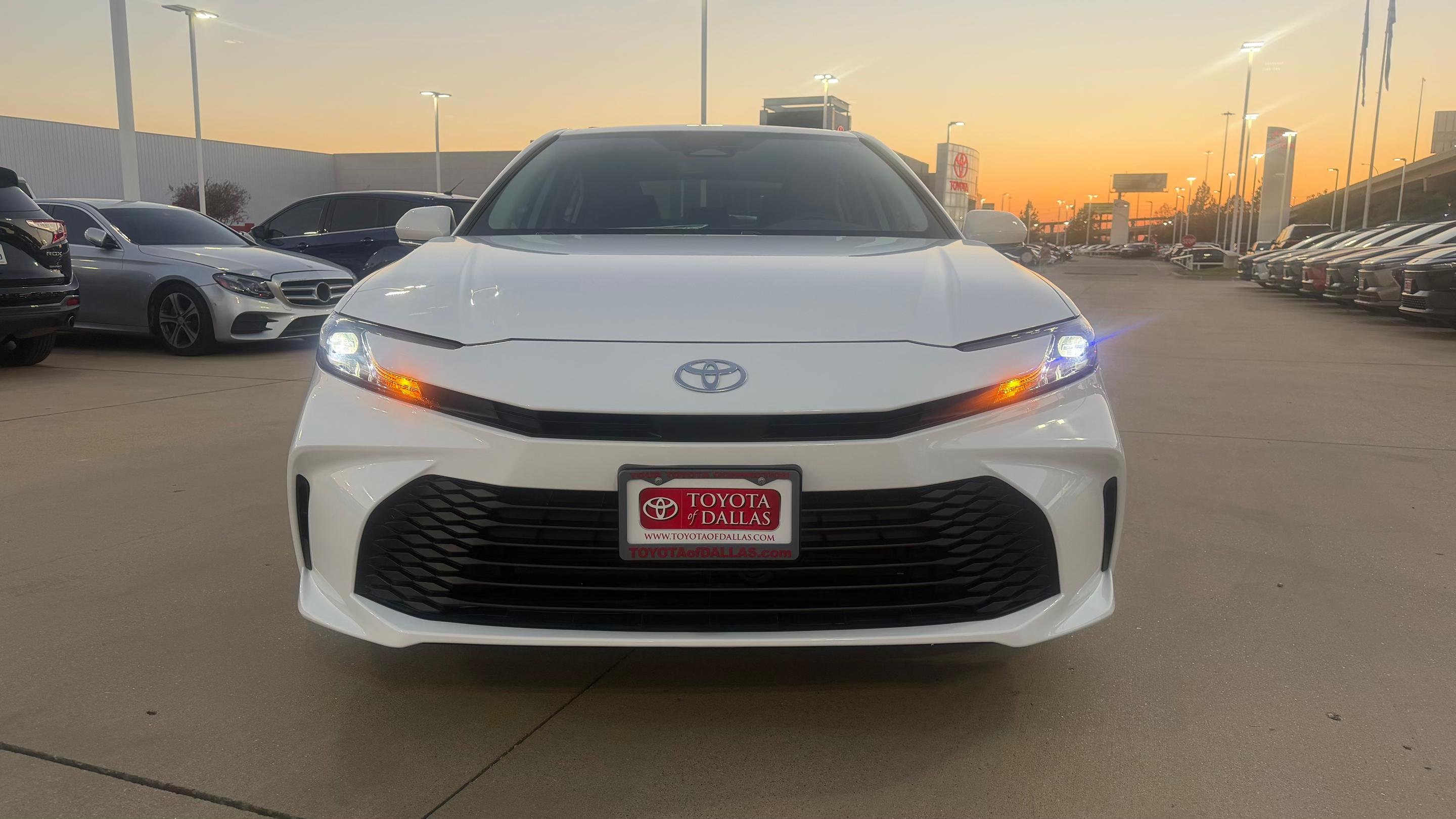 Toyota Camry Hybrid 2026 in Dallas, TX