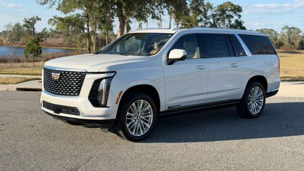 Cadillac Escalade ESV 2025 in 