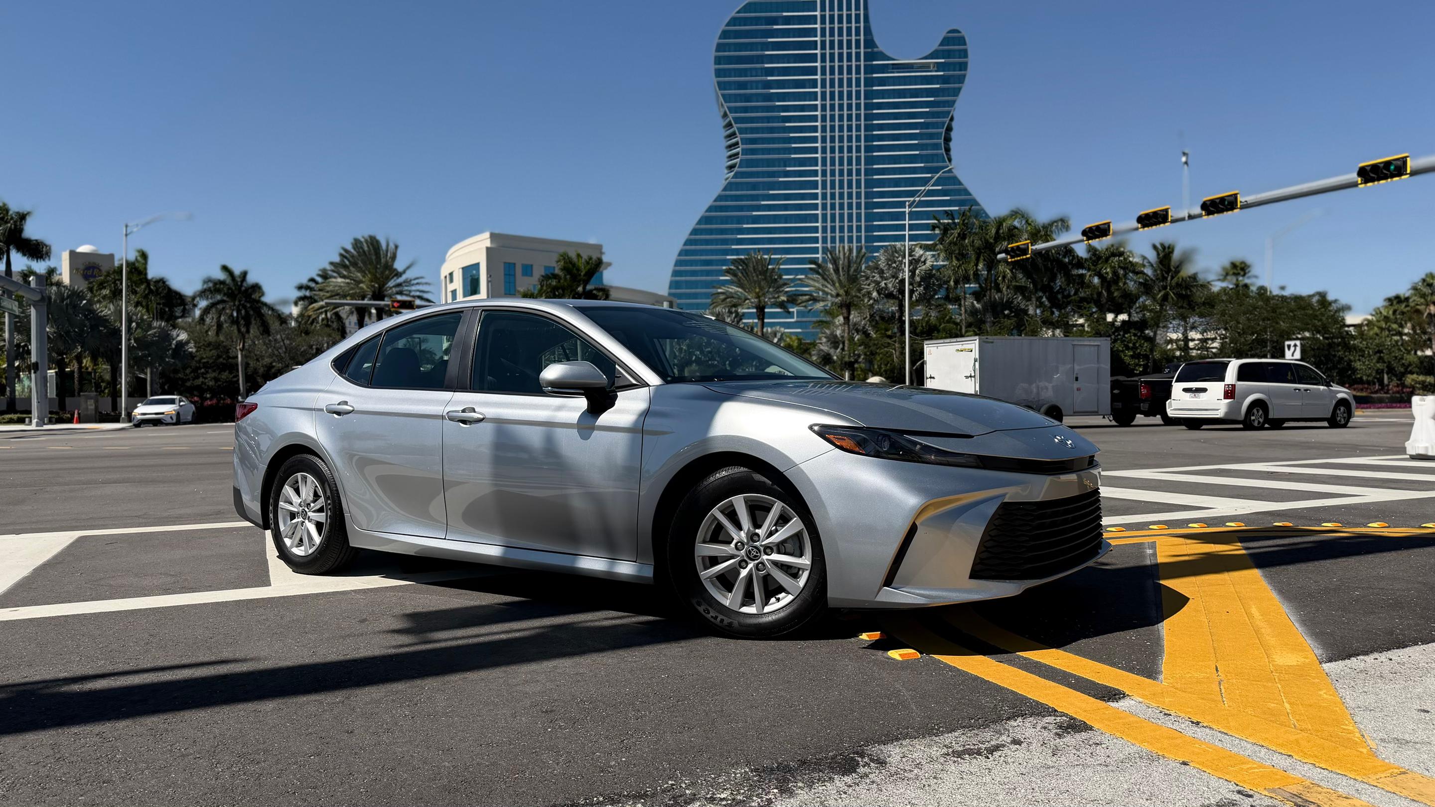 Toyota Camry Hybrid 2025 in Miami, FL