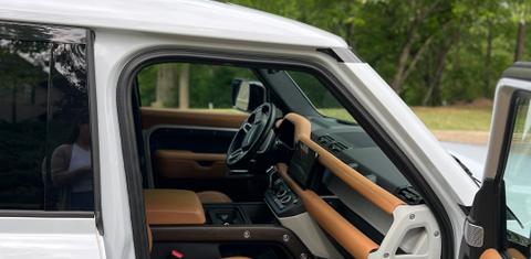 Land Rover Defender 2023