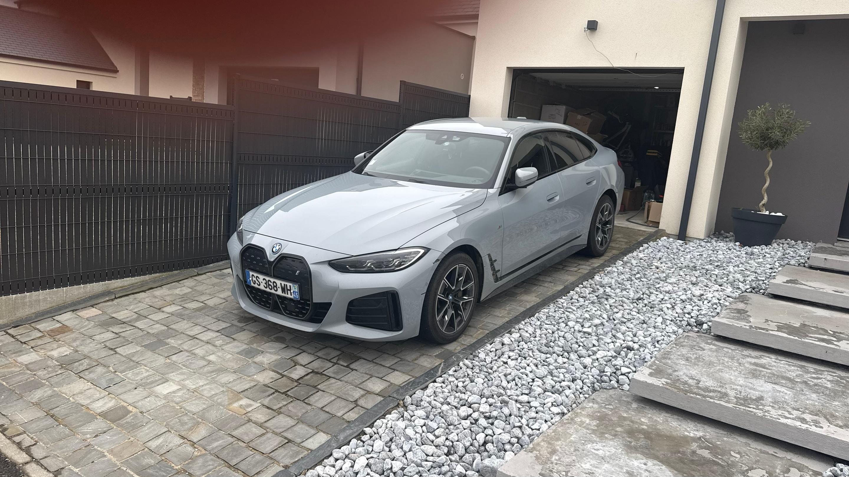 BMW i4 2023 à Boigny Sur Bionne