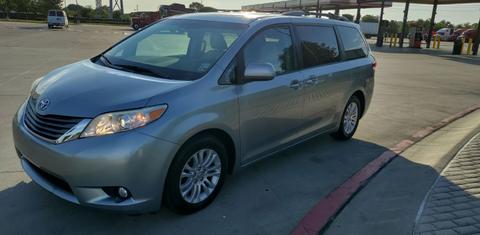 Toyota Sienna 2011