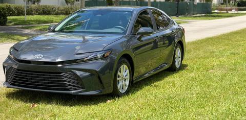 Toyota Camry Hybrid 2026