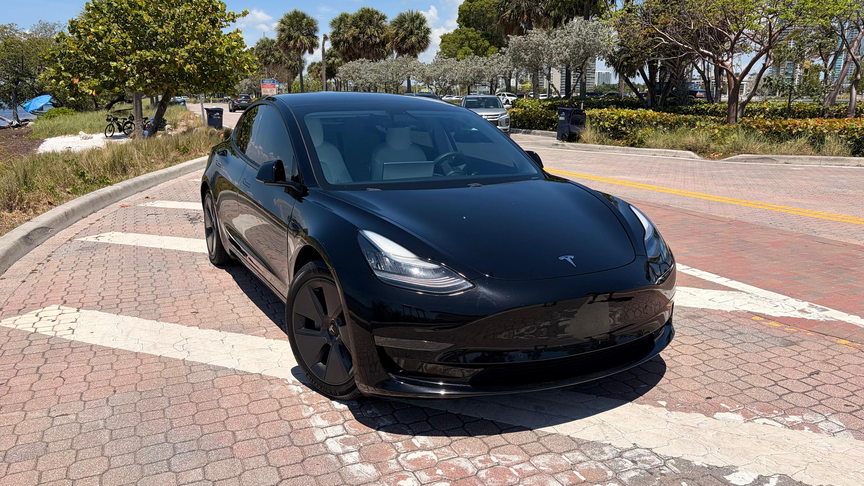 Tesla Model 3 2021 in Virginia Gardens, FL