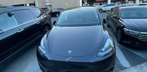 Tesla Model Y 2025