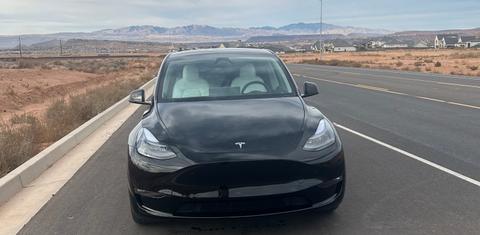 Tesla Model Y 2024