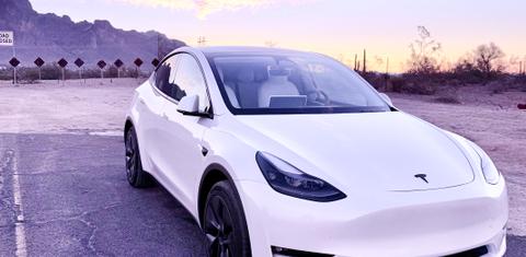 Tesla Model Y 2024