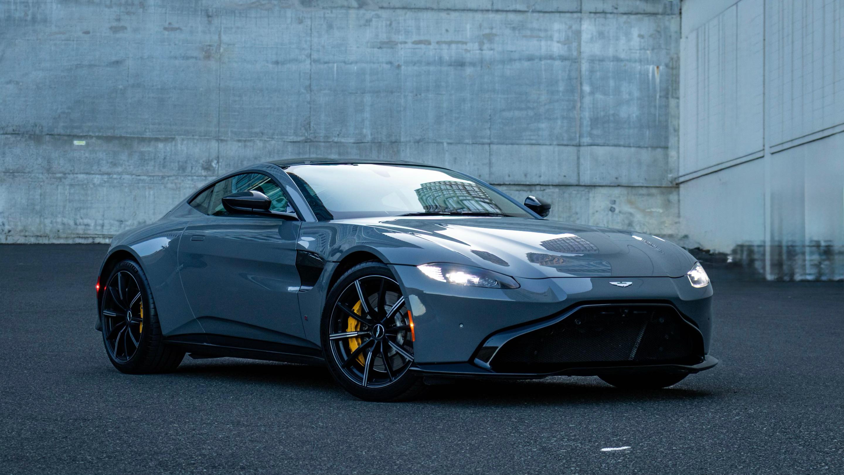Aston Martin Vantage 2019 in Redmond, WA