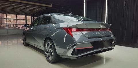 Hyundai Elantra Hybrid 2026