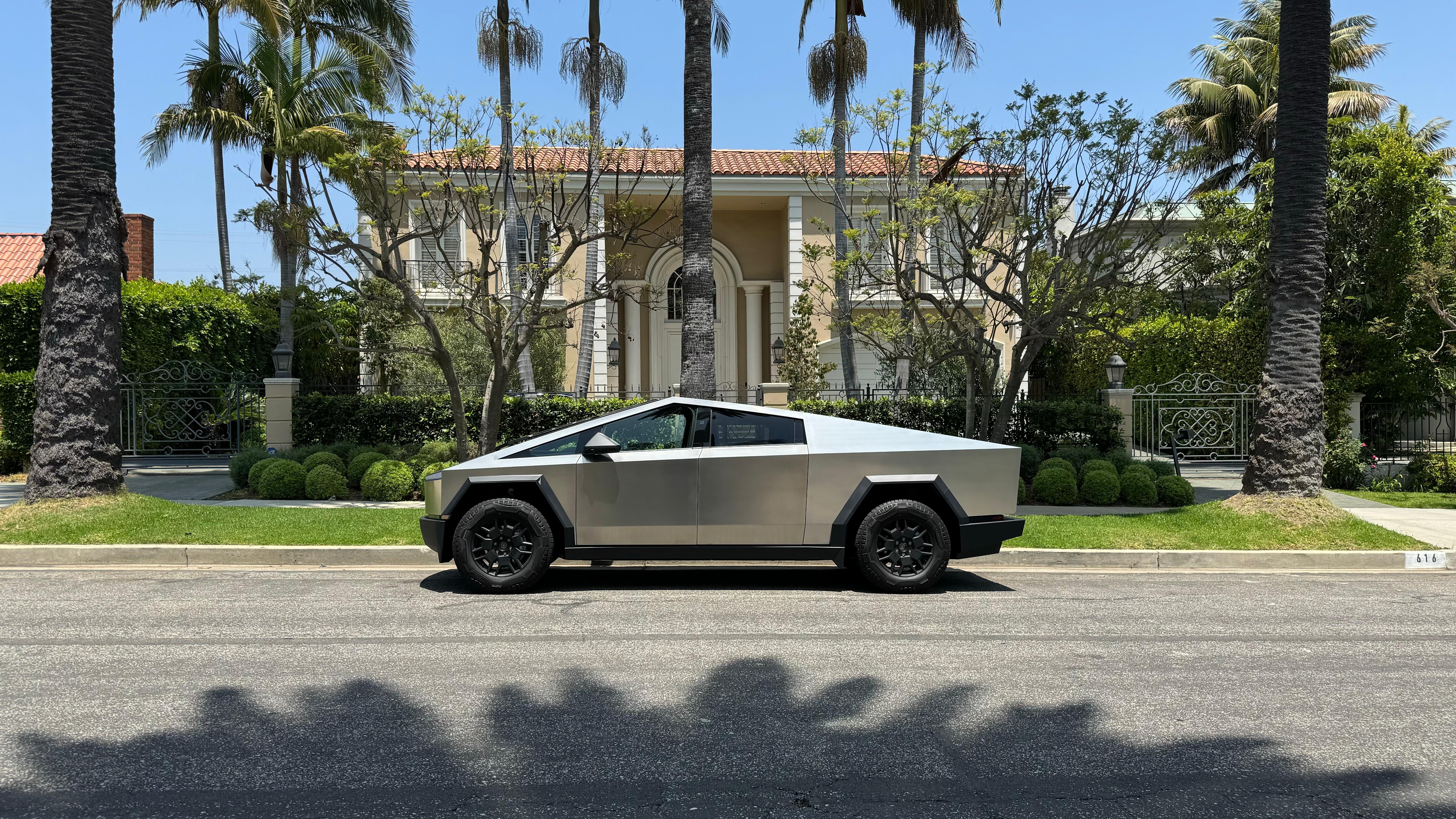 Tesla Cybertruck 2024 in Los Angeles, CA
